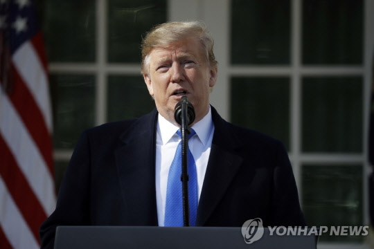 백악관 로즈가든에서 기자회견하는 도널드 트럼프 미 대통령<연합뉴스>